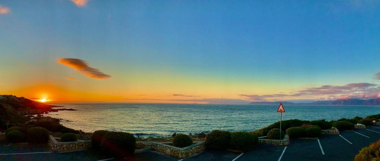 Sage At Whale Cove - Sea Facing Apartment De Kelders Exterior foto